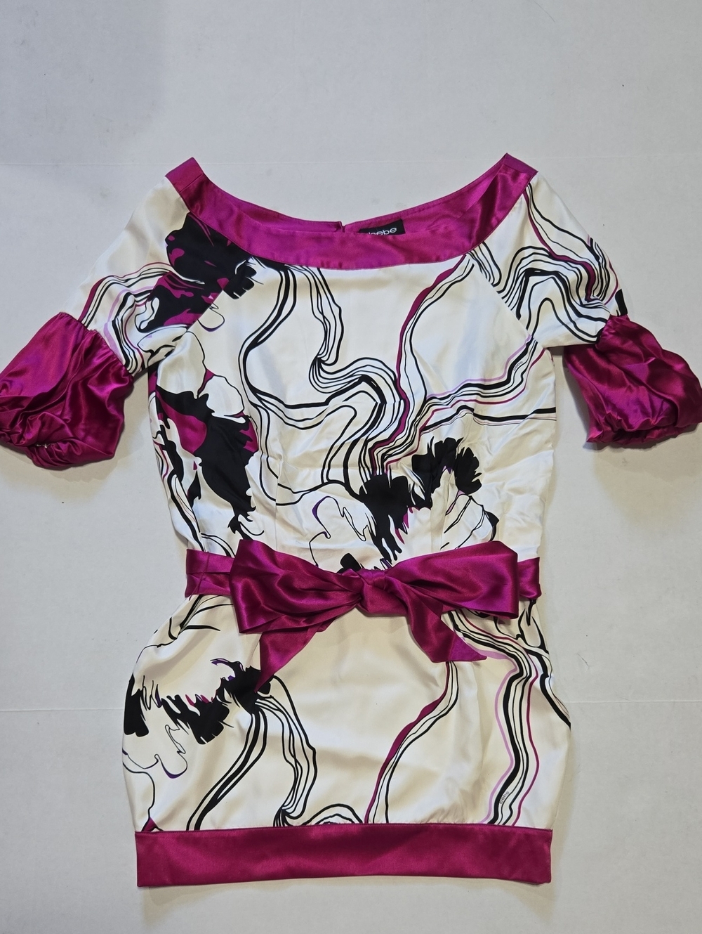 bebe NWOT White/Magenta/Black Silk Mini-Dress, XS.